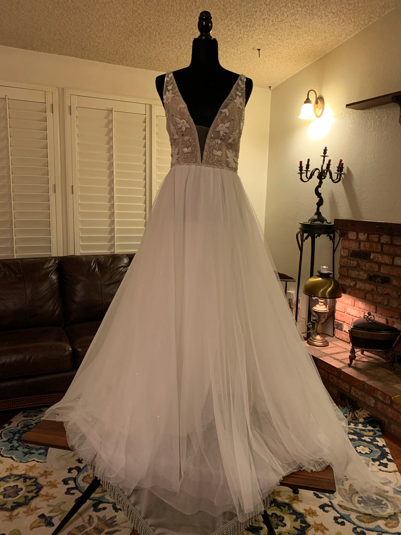 Lazaro Roxana Bridal gown Ivory sparkle net A-line 3858 size 14 Lazaro Roxana Bridal gown Ivory sparkle net A-line 3858 size 14