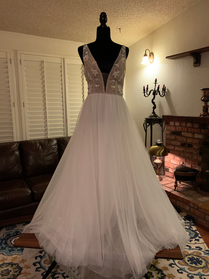 Lazaro Roxana Bridal gown Ivory sparkle net A-line 3858 size 14 Lazaro Roxana Bridal gown Ivory sparkle net A-line 3858 size 14