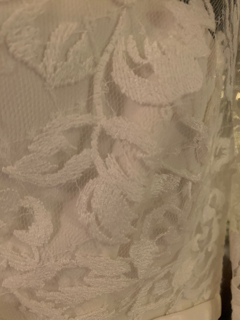 NOUVELLE AMSALE Julianna Lace & Crepe Trumpet Gown Sample Size 12 dealzify.com NOUVELLE AMSALE Julianna Lace & Crepe Trumpet Gown Sample Size 12 dealzify.com